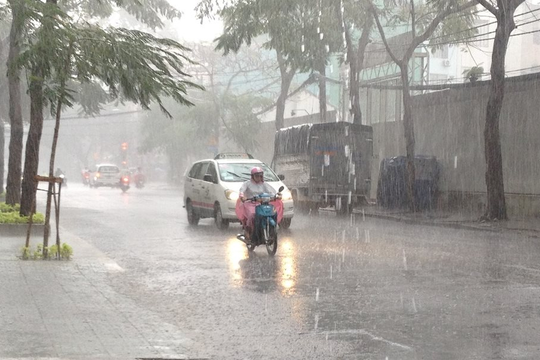 Cảnh báo mưa dông, lốc sét dịp 30/4–1/5, yêu cầu các địa phương chủ động ứng phó