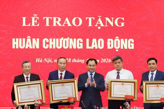 Trao Huân chương Lao động cho 4 Thứ trưởng Bộ Nông nghiệp và Môi trường
