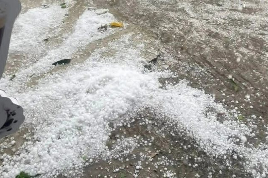 Cảnh báo mưa dông, mưa đá, lũ quét, gió giật mạnh tại Bắc Bộ và Trung Bộ