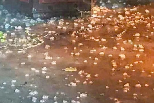 Vì sao Bắc Bộ liên tiếp xảy ra dông lốc, mưa đá giữa đợt nắng nóng?