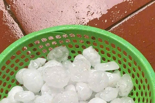 Mưa đá, dông lốc gây thiệt hại diện rộng tại Nghệ An và Hà Tĩnh