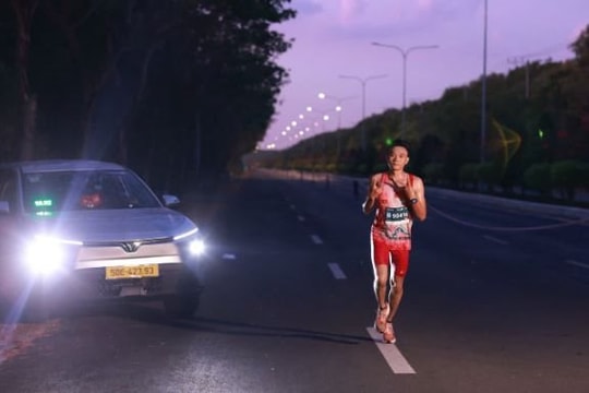Những khoảnh khắc đáng nhớ của xe điện VinFast tại giải chạy VnExpress Marathon Green Paradise Cần Giờ 2026