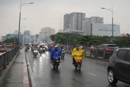 TP.HCM tiếp tục nắng nóng trên 35 độ, chiều tối có thể xuất hiện mưa dông