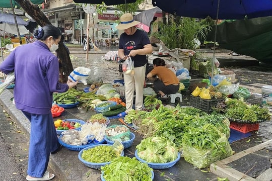 Xử lý chợ cóc ở Hà Nội: Bài toán đô thị và sinh kế người dân