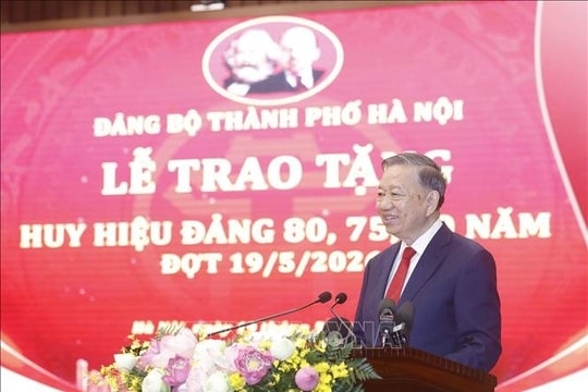 Phát biểu của Tổng Bí thư, Chủ tịch nước Tô Lâm tại Lễ trao tặng Huy hiệu Đảng cho đảng viên lão thành của Đảng bộ Hà Nội