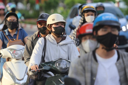 Nắng nóng bao trùm Bắc Bộ và Trung Bộ, có nơi vượt 38 độ C