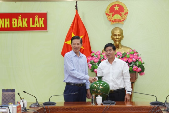 Hội Nước và Môi trường Việt Nam làm việc với UBND tỉnh Đắk Lắk: Tăng cường hợp tác quản lý tài nguyên nước và phát triển xanh