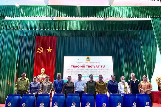 Nghệ An: Hội Nông dân tỉnh hỗ trợ thùng phân loại rác cho nông dân xã Quỳnh Phú