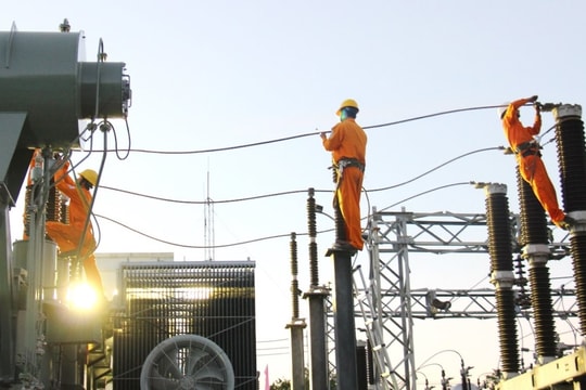 Phụ tải điện liên tục lập đỉnh mới, Bộ Công Thương đề xuất điều chỉnh giờ sử dụng điện