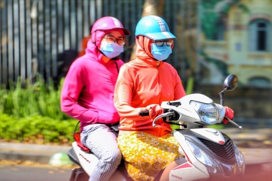 Bộ Y tế khuyến cáo người dân hạn chế ra ngoài trời giờ nắng gắt