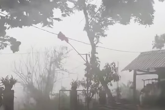 Mưa dông diện rộng xuất hiện sau đợt nắng nóng kéo dài ở miền Bắc