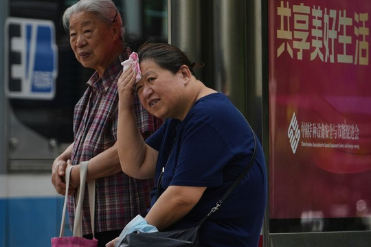 Hong Kong (Trung Quốc) cảnh báo nắng nóng kỷ lục, nguy cơ xuất hiện siêu bão do El Nino