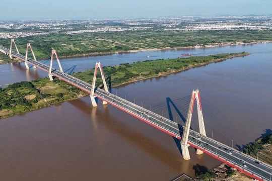 Dòng chảy sông Hồng về Hà Nội tháng 6 cao hơn trung bình nhiều năm