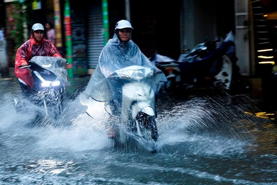 Dự báo thời tiết Hà Nội ngày 09/06/2026: Đêm và sáng có mưa vừa, mưa to và dông