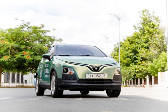 Tài xế dịch vụ chạy xe điện tiết kiệm từ chi phí bảo dưỡng tới chi phí sạc