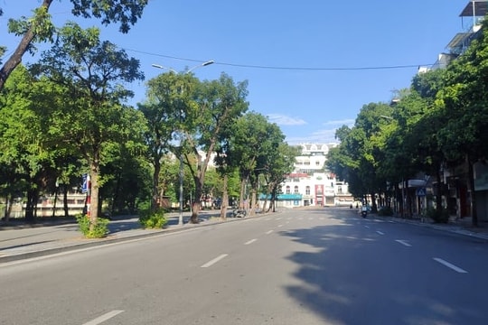 Dự báo thời tiết Hà Nội ngày 15/06/2026: Đêm có mưa rào, ngày nắng nóng