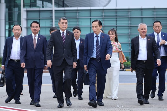 Thủ tướng Lê Minh Hưng lên đường dự Hội nghị Cấp cao kỷ niệm 35 năm quan hệ ASEAN-Nga