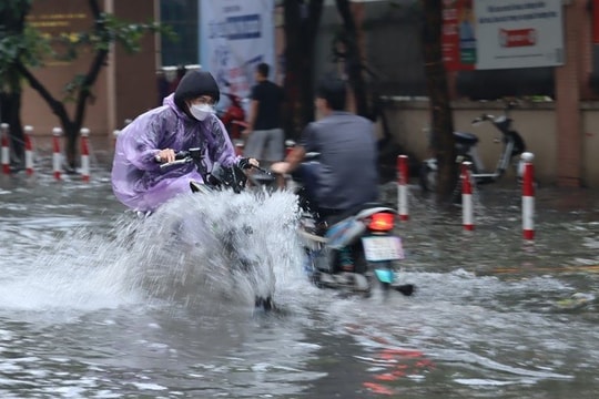 Mưa lớn bao trùm miền Bắc, nắng nóng sắp quay lại