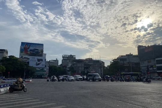 TP.HCM sắp đón mưa dông cuối ngày, nhiệt độ cao nhất khoảng 33 độ C
