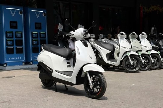 Mạng lưới vạn tủ đổi pin cho chủ xe VinFast: Dân chung cư hết lo chỗ sạc, shipper không sợ trễ đơn