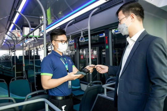 Từ hôm nay (25/6), Hà Nội vận hành vé điện tử liên thông cho xe buýt, metro