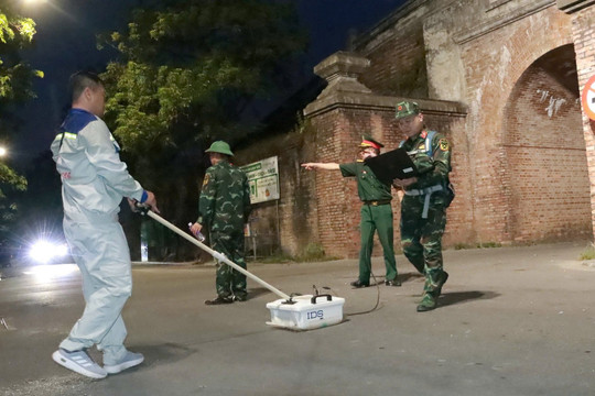 Huế sử dụng máy radar xuyên đất dò tìm các khu vực nghi có mộ tập thể liệt sĩ