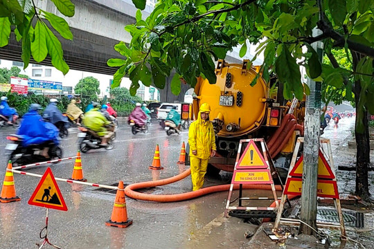 Hà Nội mưa lớn nhưng không ngập, hệ thống thoát nước vận hành hiệu quả