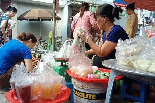 Lộ trình hạn chế túi nilon tại Hà Nội: Cần tháo gỡ rào cản từ thói quen tiêu dùng