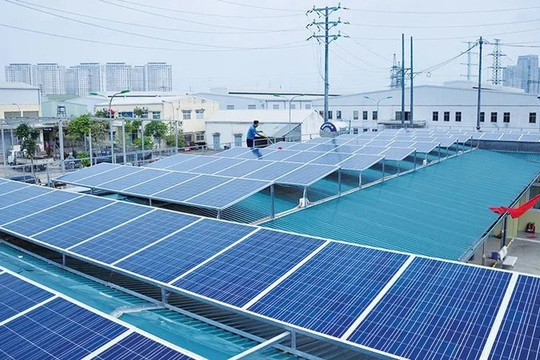 Điện mặt trời mái nhà được bán 50% điện dư