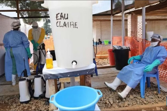 Dịch bệnh Ebola cướp đi sinh mạng hơn 400 người ở CHDC Congo