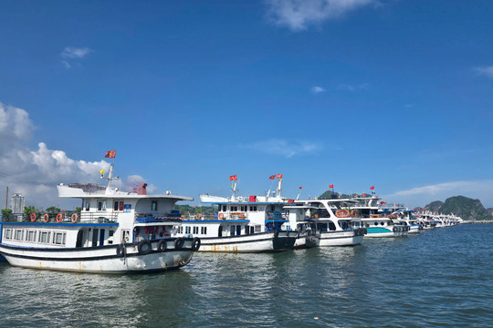 Quảng Ninh kích hoạt phương án ứng phó bão số 1, cấm biển và sơ tán tàu thuyền