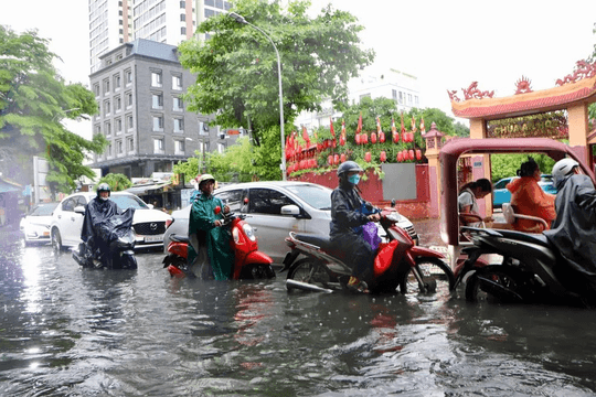 TP.HCM và Nam Bộ sắp bước vào đợt mưa dông gia tăng, nguy cơ ngập cục bộ