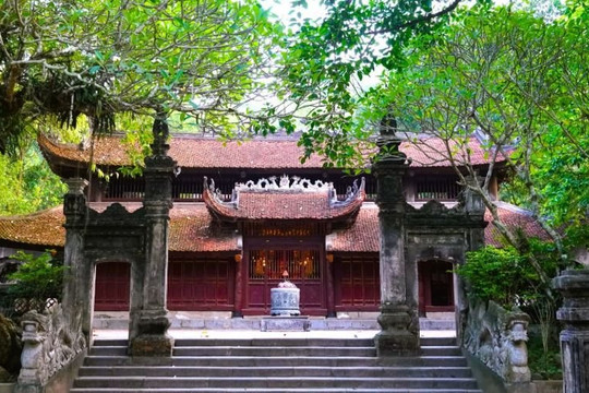 Hà Nội công bố tình huống khẩn cấp do sạt lở tại khu vực Đền Sóc
