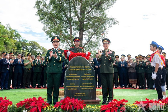 Đại tướng Phan Văn Giang dự các hoạt động Giao lưu quốc phòng biên giới Việt Nam-Lào