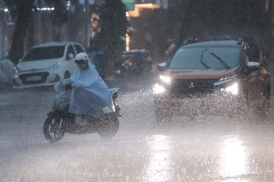 Mưa lớn bao trùm miền Bắc, nhiều nơi có thể hứng trên 250mm