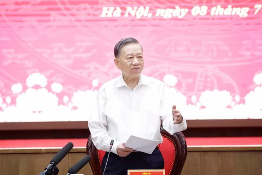 Hà Nội nên tập trung giải quyết một số vấn đề bức xúc nhất như ngập úng, ô nhiễm, nước thải, rác thải