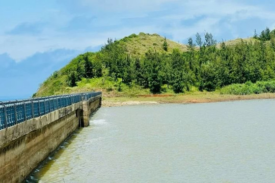 Quảng Ngãi triển khai nhiều giải pháp bảo đảm an ninh nguồn nước cho đảo Lý Sơn
