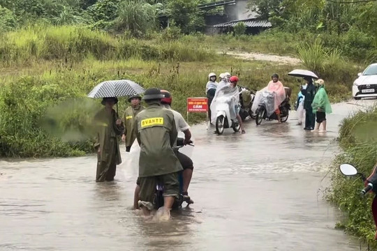 Mưa lớn liên tiếp, Bắc Bộ đối mặt nguy cơ lũ, ngập úng và sạt lở đất