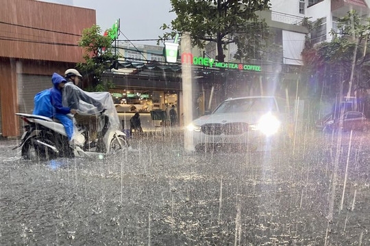 Vùng hội tụ gió trên cao gây mưa lớn Bắc Bộ, 15 tỉnh, thành khẩn trương ứng phó