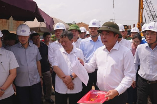 Bí thư Thành ủy Hà Nội thăm và kiểm tra dự án đường Vành đai 3.5