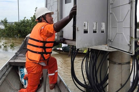 Khôi phục cấp điện cho gần 92% khách hàng bị ảnh hưởng bởi mưa lũ ở miền Bắc