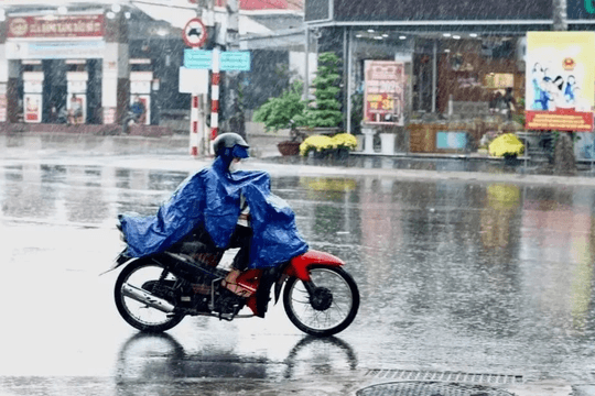 Nam Bộ giảm mưa, nắng nóng gia tăng, Bắc Bộ tiếp tục mưa lớn