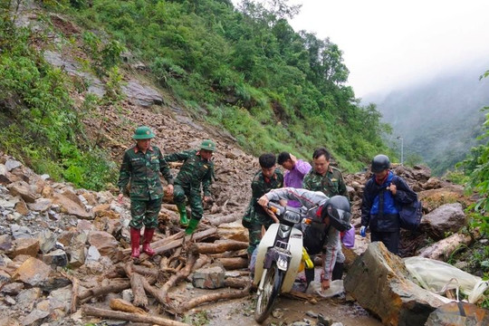 Mưa lũ ở Sơn La gây thiệt hại hơn 125 tỷ đồng, nhiều nhà dân bị sập và phải di dời