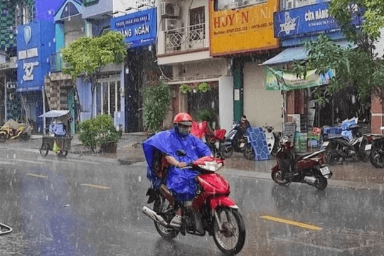 Dự báo thời tiết Hà Nội ngày 30/7/2026: Mưa dông có khả năng xảy ra lốc, sét