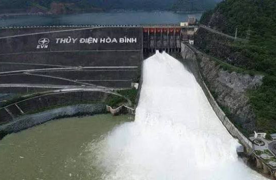 Thủy điện Hòa Bình đóng 1 cửa xả đáy từ 16 giờ ngày 31/7