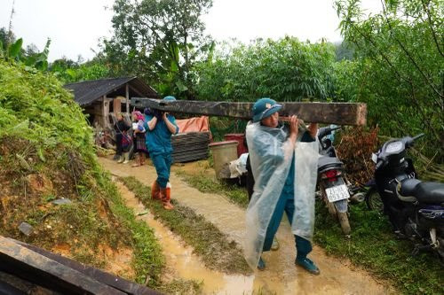 Lào Cai khẩn trương di dời dân khỏi vùng nguy hiểm