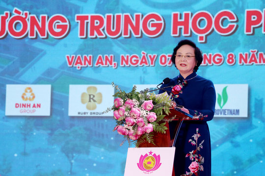 Phó Thủ tướng Phạm Thị Thanh Trà : Xây dựng THPT Nam Đàn 1 nhân văn, chất lượng cao