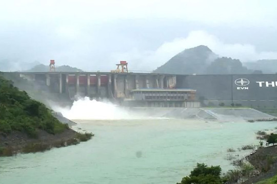 Thủy điện Hòa Bình mở cửa xả đáy, 6 địa phương khẩn trương ứng phó