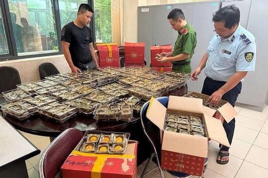Hà Nội tăng cường kiểm tra an toàn thực phẩm dịp Tết Trung thu