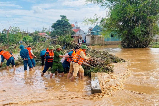Đà Nẵng: Công an cơ sở chủ động ứng phó mưa lũ, bảo vệ an toàn cho người dân vùng cao